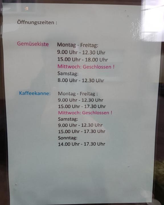 Gemusekiste und Kaffeekanne